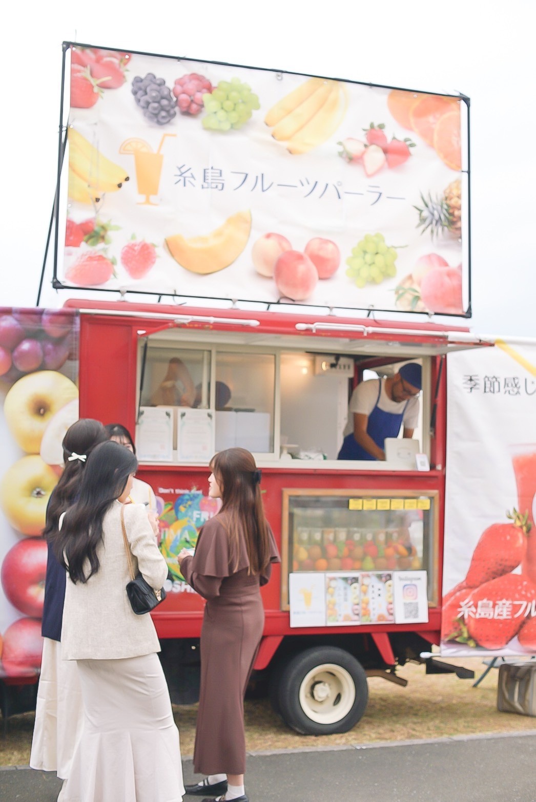 糸島フルーツパーラーのキッチンカー